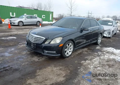 2013 Mercedes-Benz E 350 4Matic z USA, uszkodzony, nr VIN WDDHF8JB9DA717115